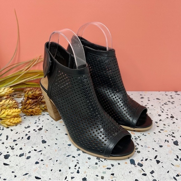 Steven By Steve Madden Perforated Suzy Black Stacked Snap Peep Toe Bootie Sz 7.5 - Picture 1 of 8